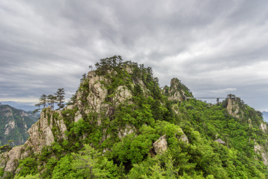 中国伏牛山脉自然风光