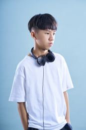 年轻小伙子肖像