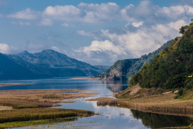 中国辽宁丹东宽甸浑江山水风光