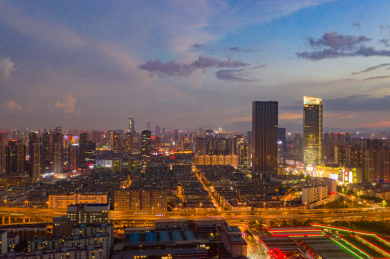 航拍现代都市的夜景