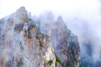 安徽黄山烟雾中风景