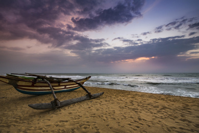 斯里兰卡，印度洋海边沙滩风光。