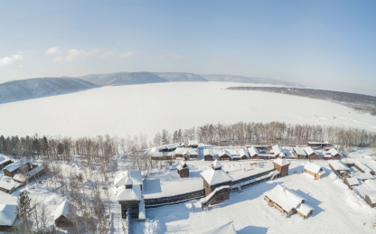 俄罗斯贝加尔河木屋小镇航拍