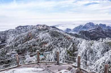 安徽黄山风景区冬雪云海风光