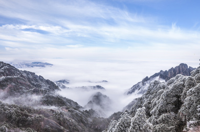 安徽黄山风景区冬雪云海风光 