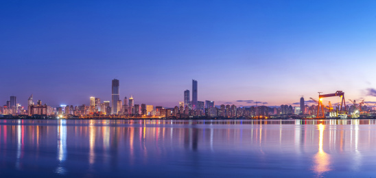 对岸的大连景色