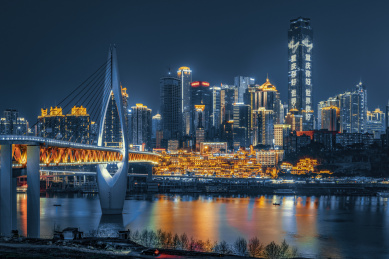 重庆市千厮门大桥和洪崖洞夜景