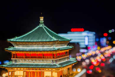 中国陕西省西安市钟楼夜景城市风光特写