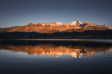 中国云南丽江玉龙雪山日出