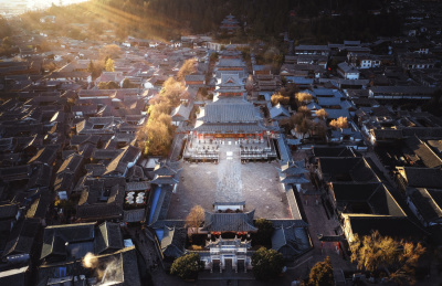 云南丽江玉龙雪山脚下大研古城古建筑