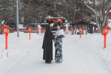 日本北海道旅行的亚洲情侣