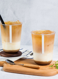 大理石背景上的饮料