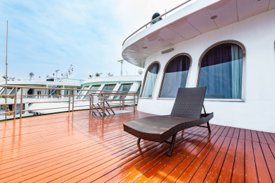 长江三峡邮轮船头局部