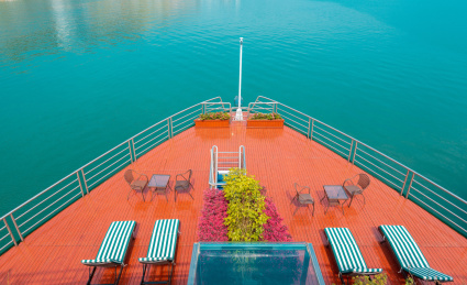 长江三峡邮轮船头局部