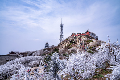 泰山玉皇顶风光