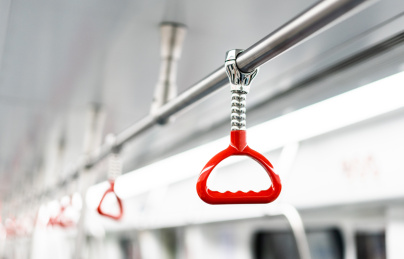 整洁的末班车地铁