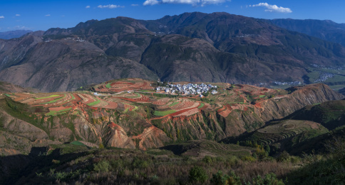 东川红土地落霞沟风光