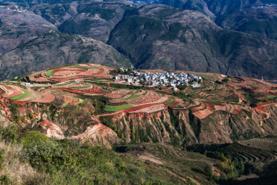 东川红土地落霞沟风光