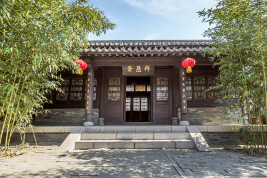 山东阳谷狮子楼景区内竹林掩映的中式建筑