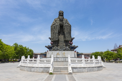 河南开封珠玑巷景区孔子塑像