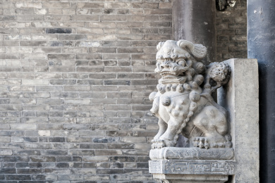 山西平遥古城文庙学宫前的石狮子