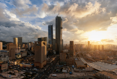 中国辽宁省大连市火车站城市风光