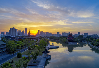 江苏淮安里运河初夏现绚丽彩霞