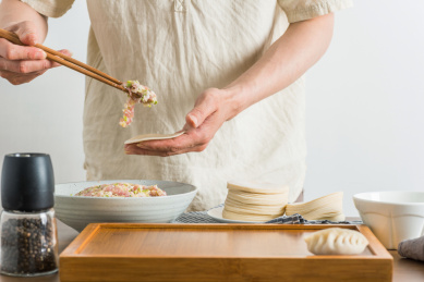中华传统美食手工水饺的制作过程