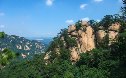 中国辽宁省鞍山市千山风景区天成弥勒大佛