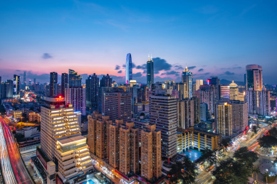 深圳罗湖入夜时分的城市高楼风光