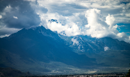 中国云南丽江玉龙雪山自然风光全貌
