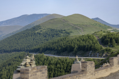 中国山西省忻州市五台山风景区东台顶山地草原地貌玛尼堆