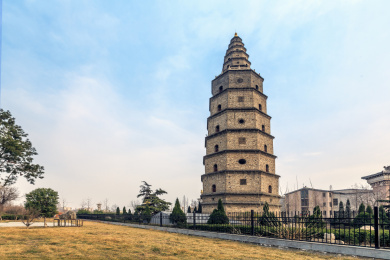 中国山东省济宁市兖州地标建筑八角楼阁式塔上塔，兴隆塔