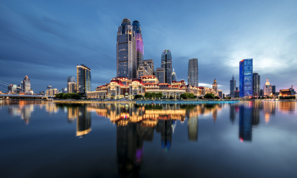 中国天津津湾广场海河边高楼蓝调夜景