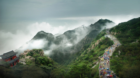 山东省泰安市泰山风景区山顶风光