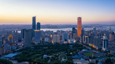 大连中山区夜景国贸裕景大厦