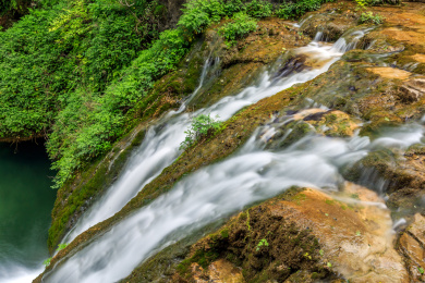 中国河南省焦作市云台山潭瀑峡山涧溪流瀑布风光