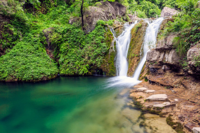 中国河南省焦作市云台山潭瀑峡山涧溪流瀑布风光