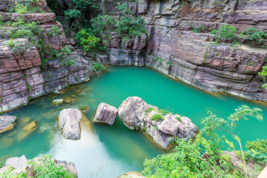 中国河南省焦作市云台山风景区红石峡峡谷山水风光