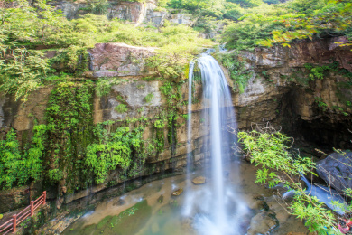 中国河南省焦作市云台山风景区红石峡山水风光