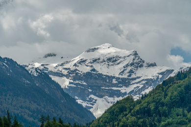 欧洲瑞士因特拉肯雪山风貌