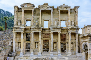 土耳其小亚细亚以弗所古城遗址塞尔苏斯图书馆