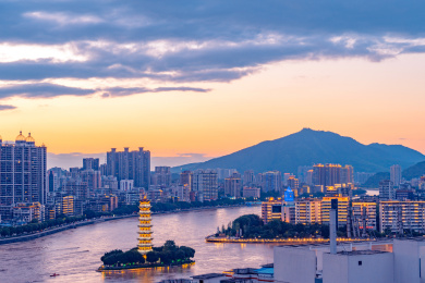 中国广东省韶关市中心城区傍晚时分夜景