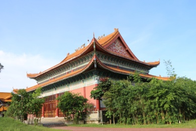 中国广东省茂名市灵惠寺大殿宝殿摄影