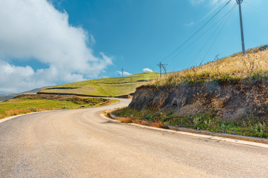 中国云南昭通大山包高原上的一段公路