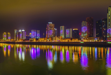 中国四川省绵阳市夜晚灯光秀