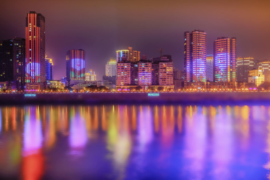 中国四川省绵阳市夜晚灯光秀