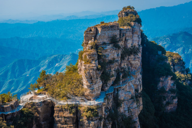 河北保定涞源白石山景区盘山栈道