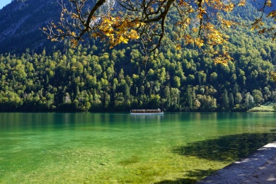 秋天水平如镜的国王湖，德国