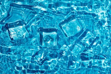 夏天冰爽晶莹剔透的水涟漪